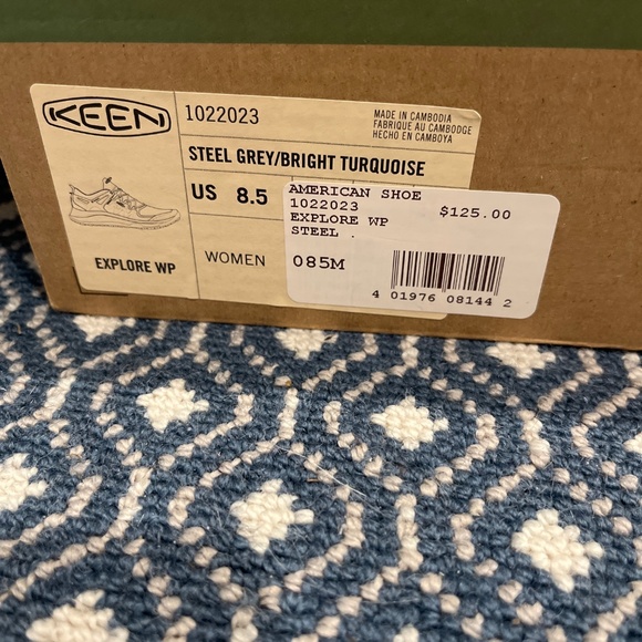 Keen waterproof sneakers New in Box - Picture 3 of 7